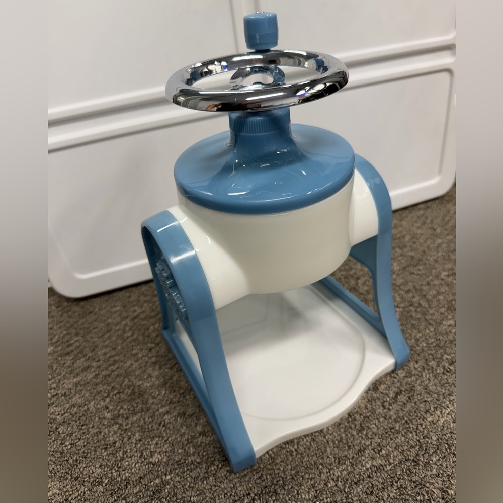 The Pampered Chef Shaved Ice Maker Manual Grinder - Picture 2 of 5
